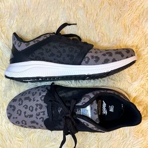 NWOT* Avia Women’s Nonslip Athletic Sneakers 9W